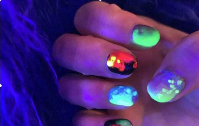 glow in the dark nail polish